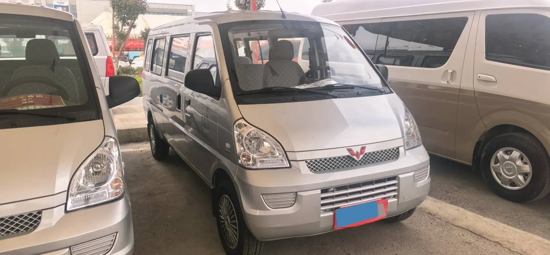 2021 WuLing RongGuang 1.5L 99HP L4 5MT,autocango,china used car exporter,china ev exporter,chinese used car exporter,chinese used ev exporter