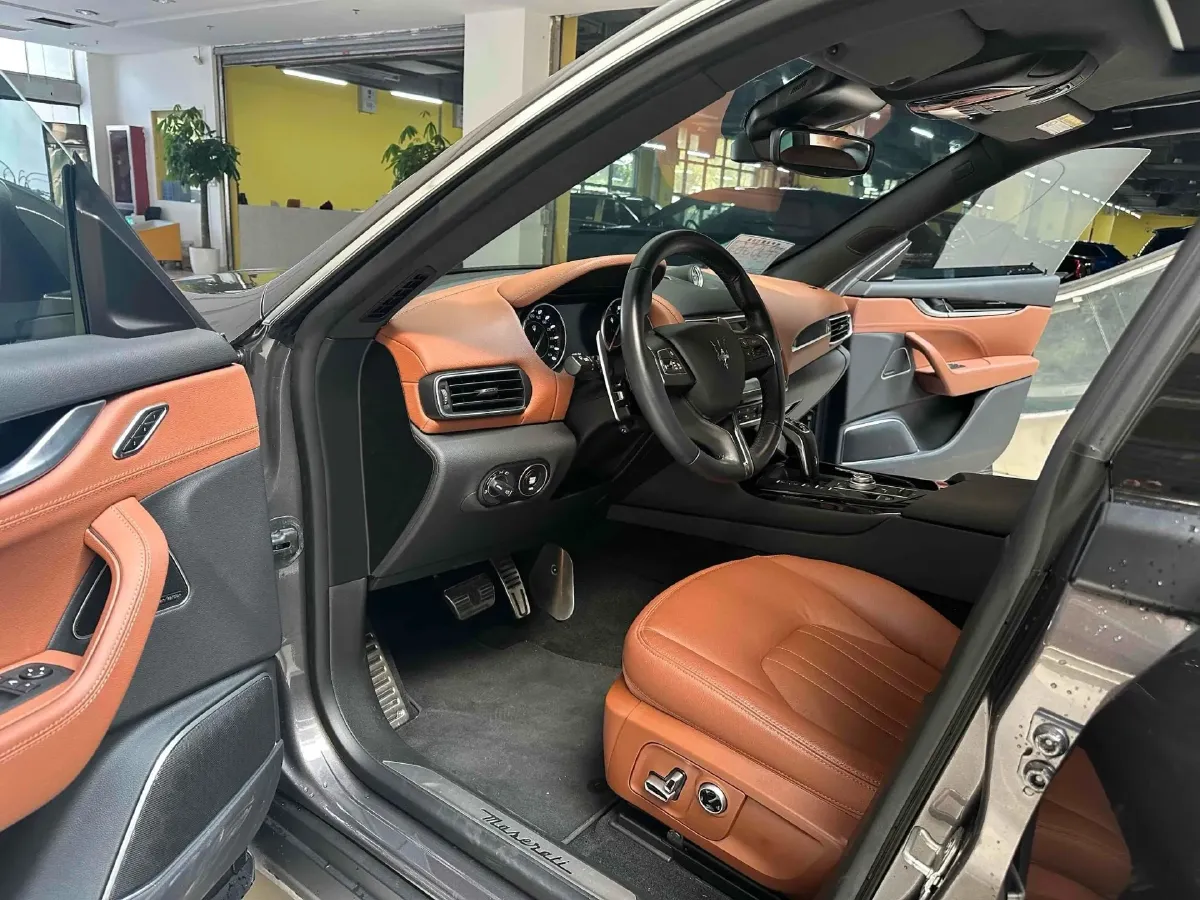 2022 Maserati Levante 2.0T 330HP L4 8AT,autocango,china used car exporter,china ev exporter,chinese used car exporter,chinese used ev exporter