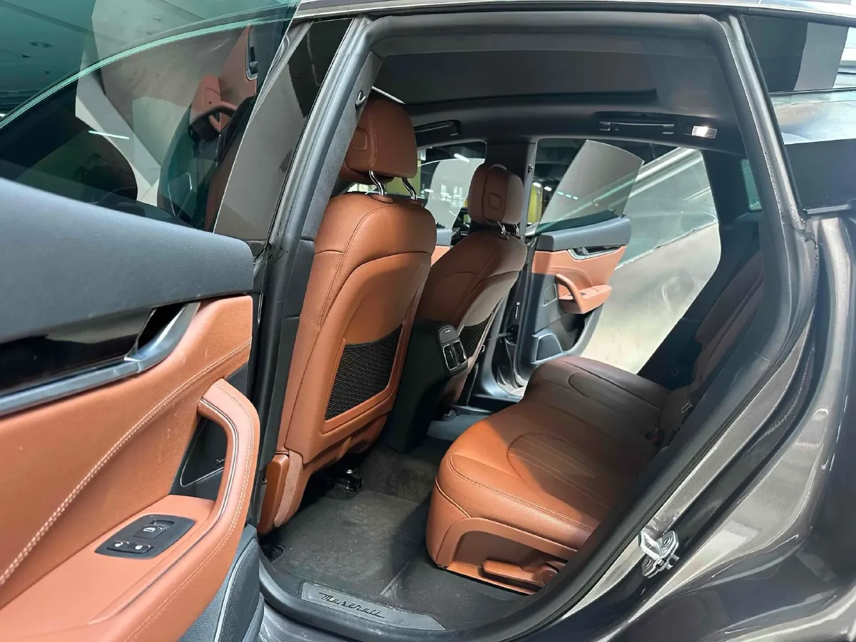 2022 Maserati Levante 2.0T 330HP L4 8AT,autocango,china used car exporter,china ev exporter,chinese used car exporter,chinese used ev exporter