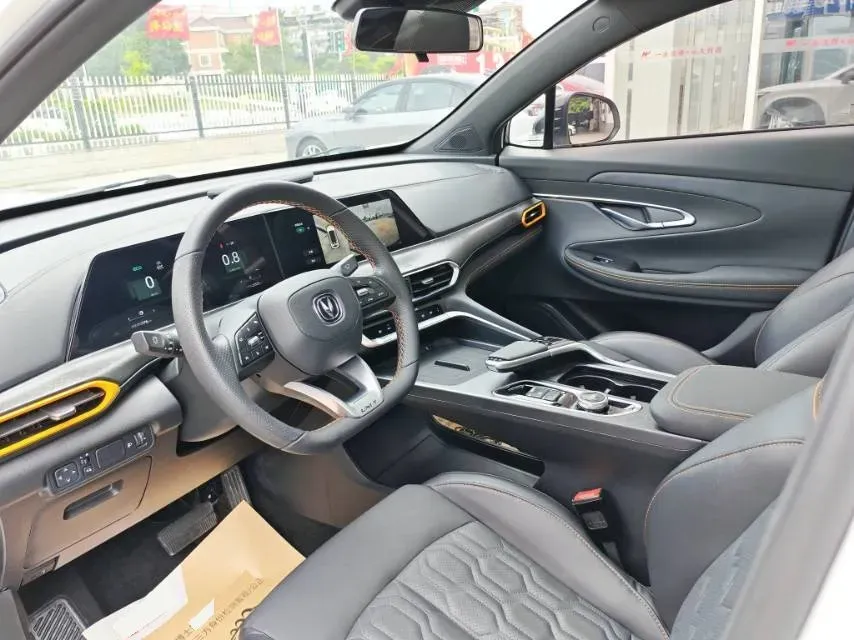 2022 ChangAn UNI-T 1.5T 188HP L4 7DCT,autocango,china used car exporter,china ev exporter,chinese used car exporter,chinese used ev exporter