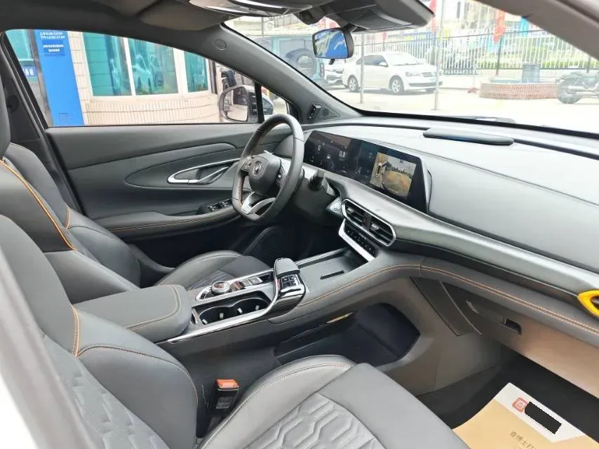 2022 ChangAn UNI-T 1.5T 188HP L4 7DCT,autocango,china used car exporter,china ev exporter,chinese used car exporter,chinese used ev exporter