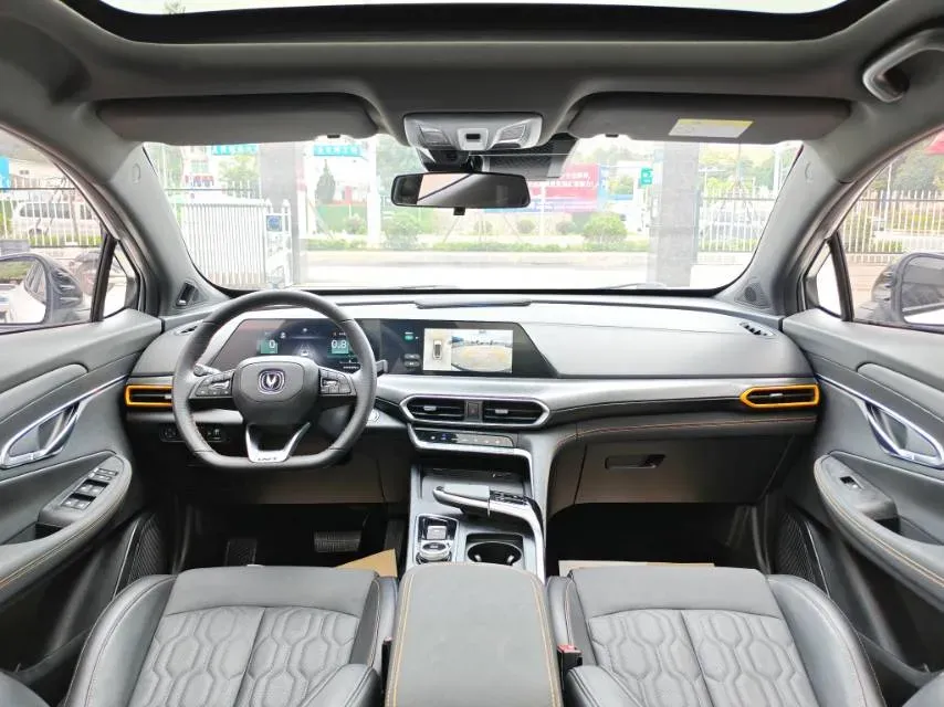 2022 ChangAn UNI-T 1.5T 188HP L4 7DCT,autocango,china used car exporter,china ev exporter,chinese used car exporter,chinese used ev exporter