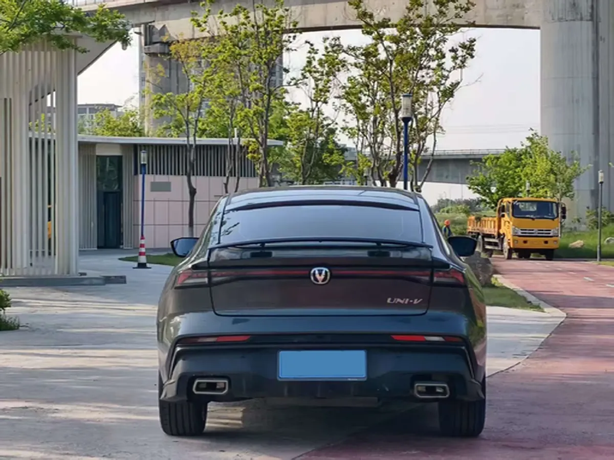 2024 ChangAn UNI-V 1.5T 188HP L4 7DCT,autocango,china used car exporter,china ev exporter,chinese used car exporter,chinese used ev exporter