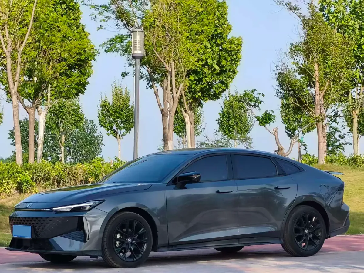 2024 ChangAn UNI-V 1.5T 188HP L4 7DCT,autocango,china used car exporter,china ev exporter,chinese used car exporter,chinese used ev exporter