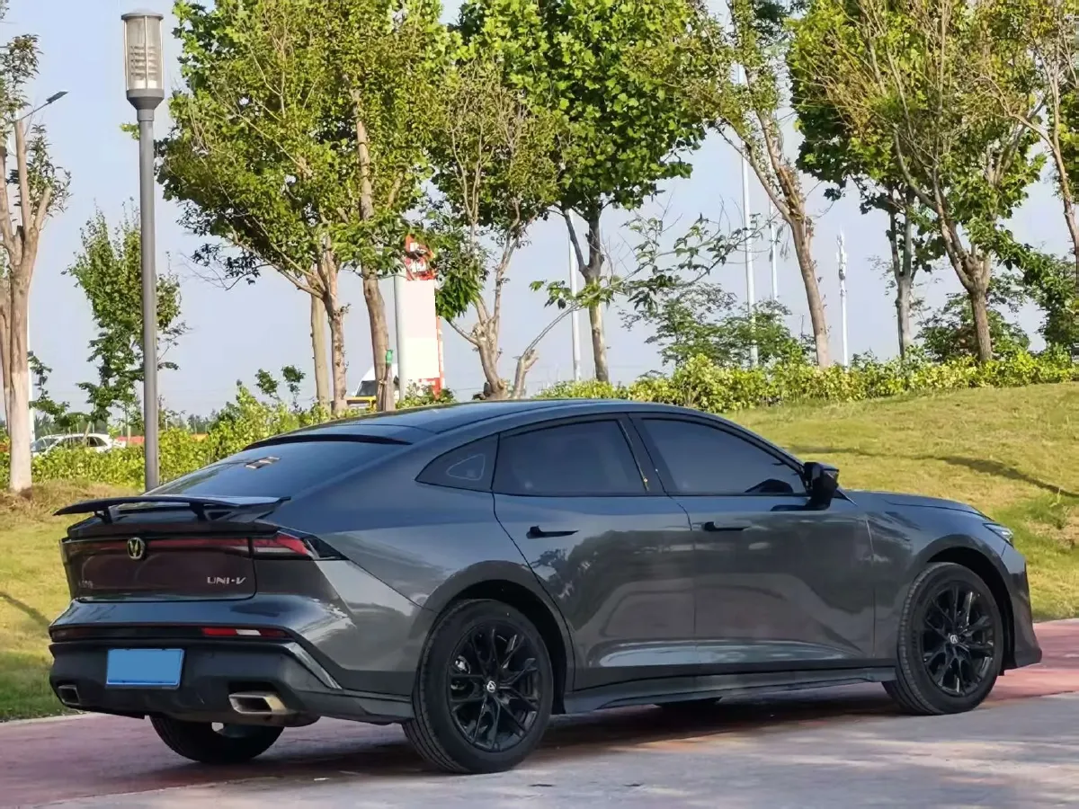 2024 ChangAn UNI-V 1.5T 188HP L4 7DCT,autocango,china used car exporter,china ev exporter,chinese used car exporter,chinese used ev exporter