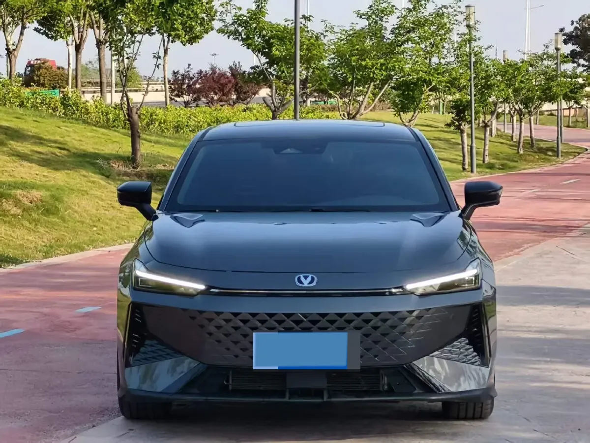 2024 ChangAn UNI-V 1.5T 188HP L4 7DCT,autocango,china used car exporter,china ev exporter,chinese used car exporter,chinese used ev exporter