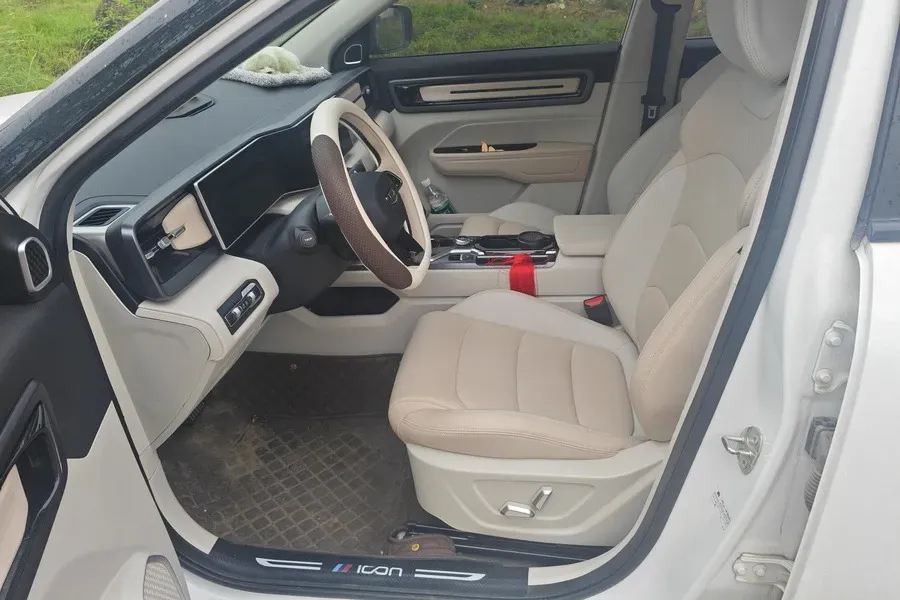 2023 Geely ICON 1.5T 181HP L4 7DCT,autocango,china used car exporter,china ev exporter,chinese used car exporter,chinese used ev exporter