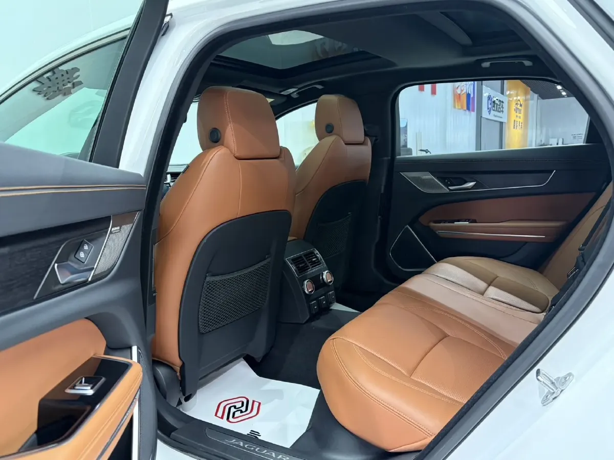 2024 Jaguar XFL 2.0T 300HP L4 8AT,autocango,china used car exporter,china ev exporter,chinese used car exporter,chinese used ev exporter