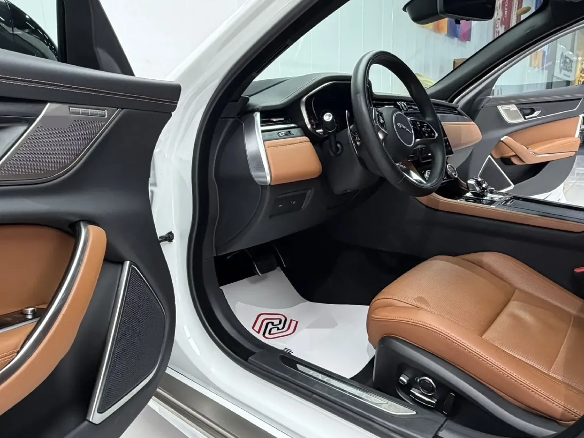 2024 Jaguar XFL 2.0T 300HP L4 8AT,autocango,china used car exporter,china ev exporter,chinese used car exporter,chinese used ev exporter