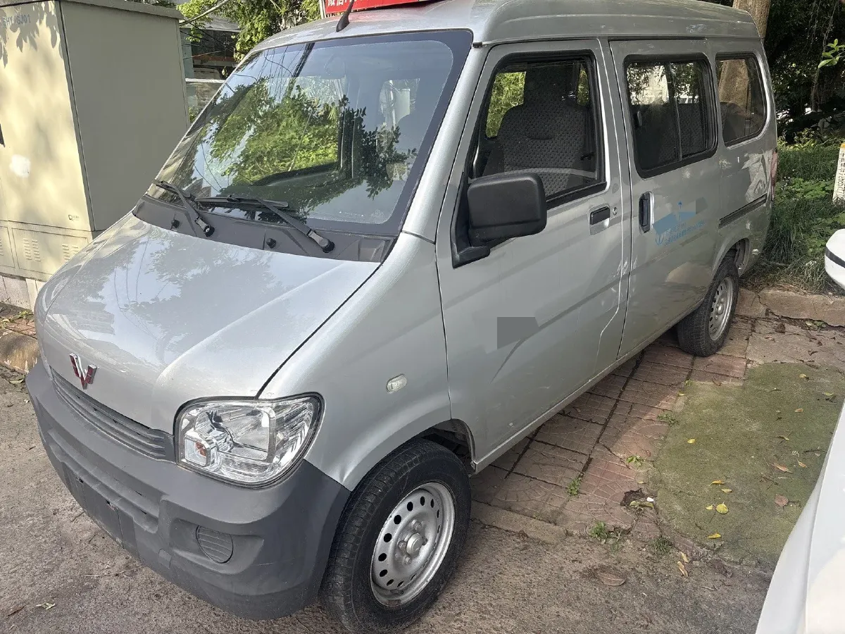 2015 WuLing ZhiGuang 1.2L 82HP L4 5MT,autocango,china used car exporter,china ev exporter,chinese used car exporter,chinese used ev exporter