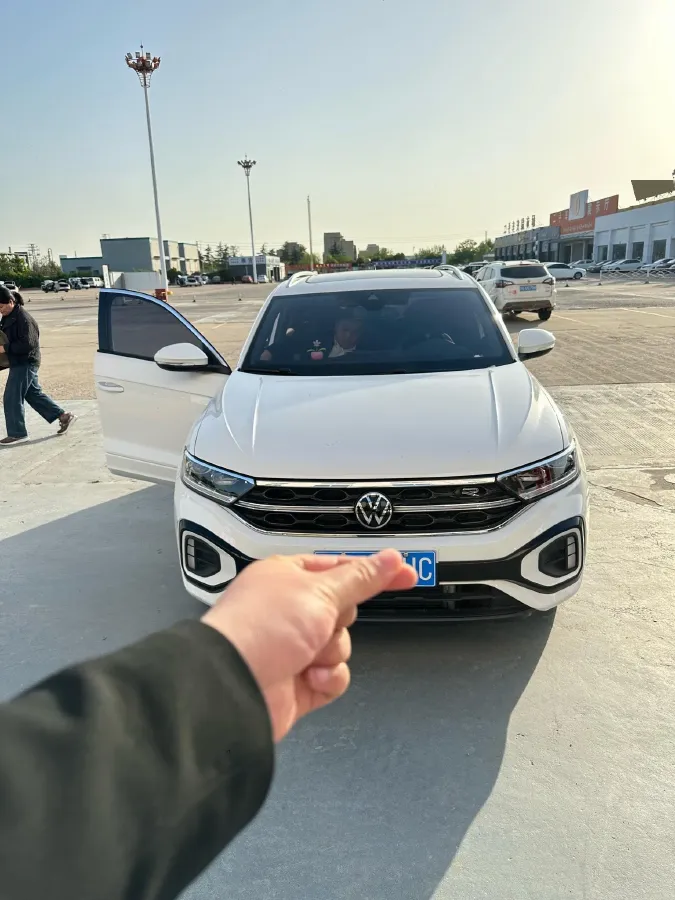 2024 Volkswagen T-Roc 1.5T 160HP L4 7DCT,autocango,china used car exporter,china ev exporter,chinese used car exporter,chinese used ev exporter