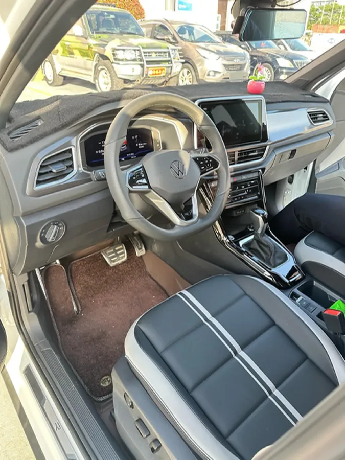 2024 Volkswagen T-Roc 1.5T 160HP L4 7DCT,autocango,china used car exporter,china ev exporter,chinese used car exporter,chinese used ev exporter
