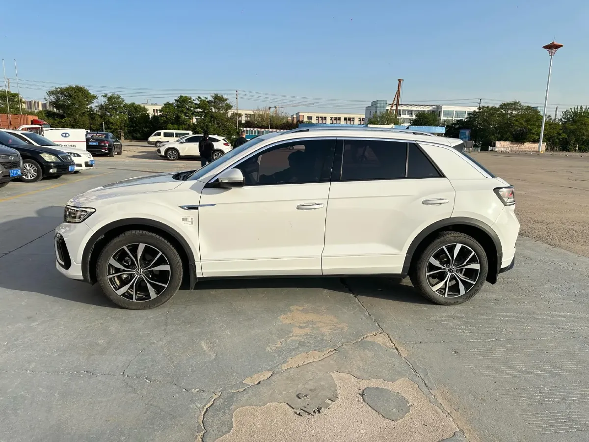 2024 Volkswagen T-Roc 1.5T 160HP L4 7DCT,autocango,china used car exporter,china ev exporter,chinese used car exporter,chinese used ev exporter
