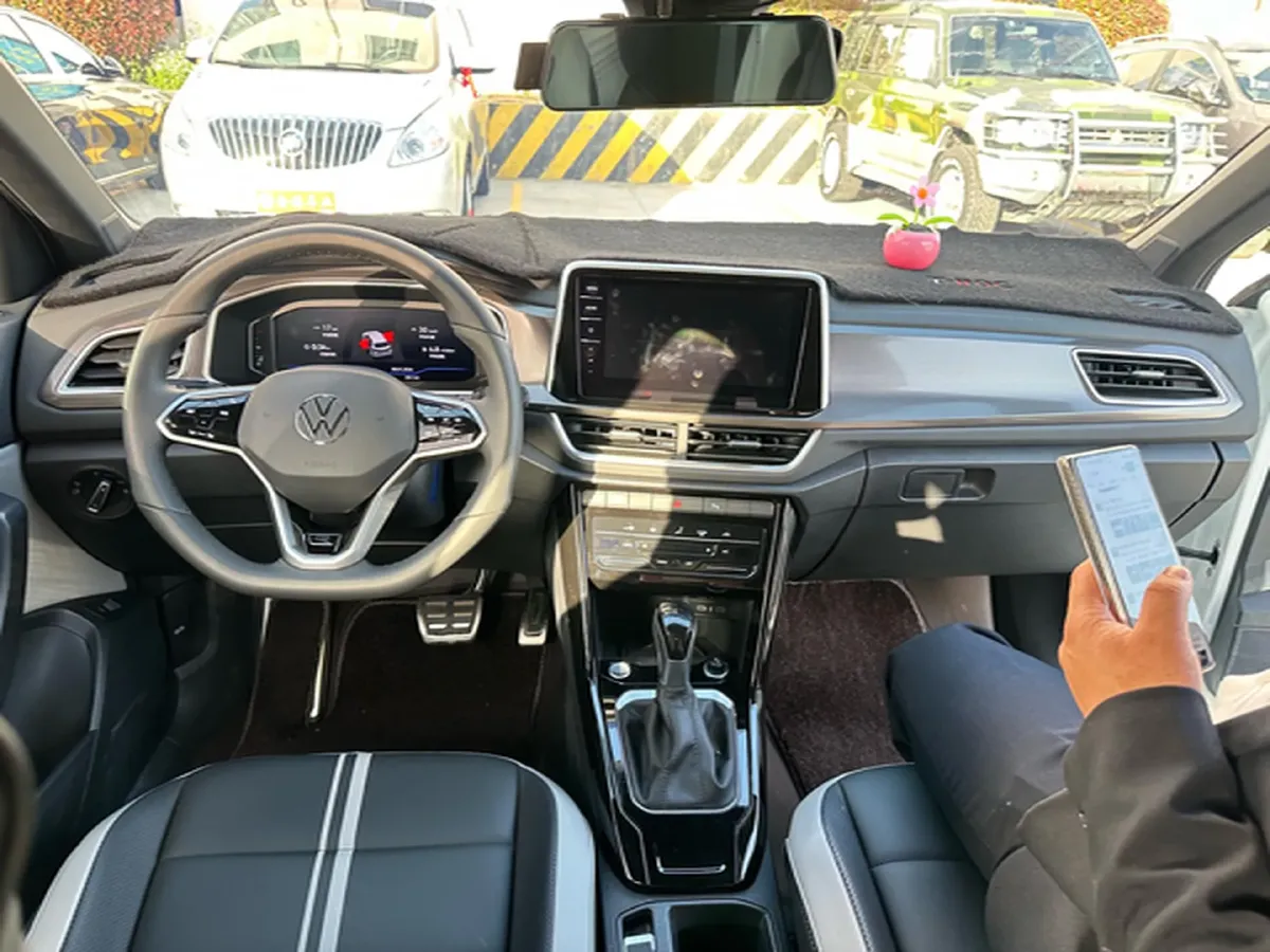 2024 Volkswagen T-Roc 1.5T 160HP L4 7DCT,autocango,china used car exporter,china ev exporter,chinese used car exporter,chinese used ev exporter