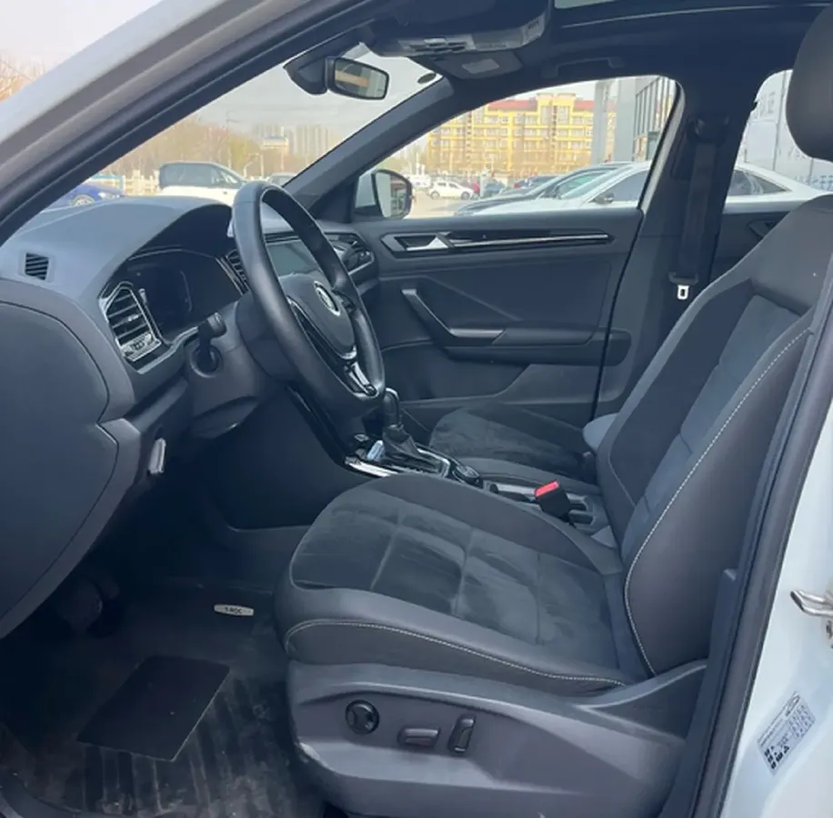 2021 Volkswagen T-Roc 1.4T 150HP L4 7DCT,autocango,china used car exporter,china ev exporter,chinese used car exporter,chinese used ev exporter