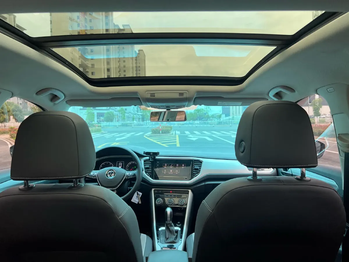 2021 Volkswagen T-Roc 1.4T 150HP L4 7DCT,autocango,china used car exporter,china ev exporter,chinese used car exporter,chinese used ev exporter