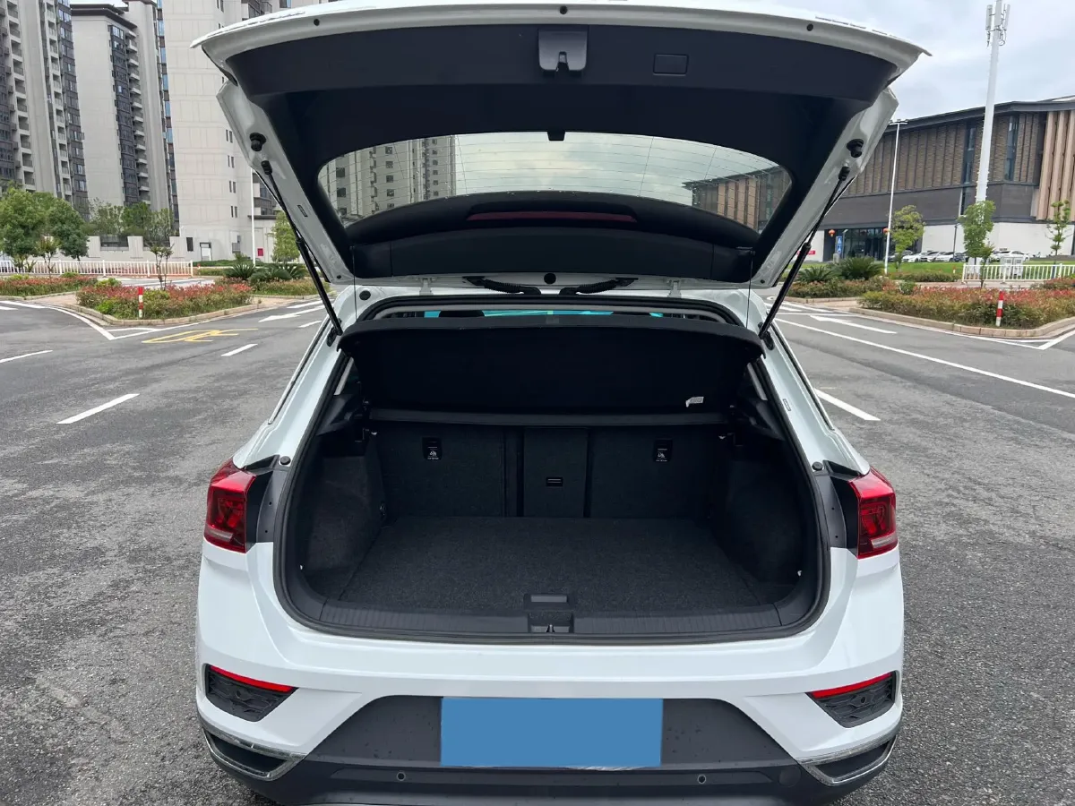 2021 Volkswagen T-Roc 1.4T 150HP L4 7DCT,autocango,china used car exporter,china ev exporter,chinese used car exporter,chinese used ev exporter