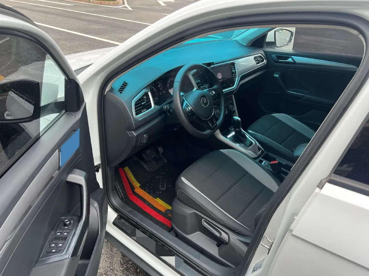 2021 Volkswagen T-Roc 1.4T 150HP L4 7DCT,autocango,china used car exporter,china ev exporter,chinese used car exporter,chinese used ev exporter