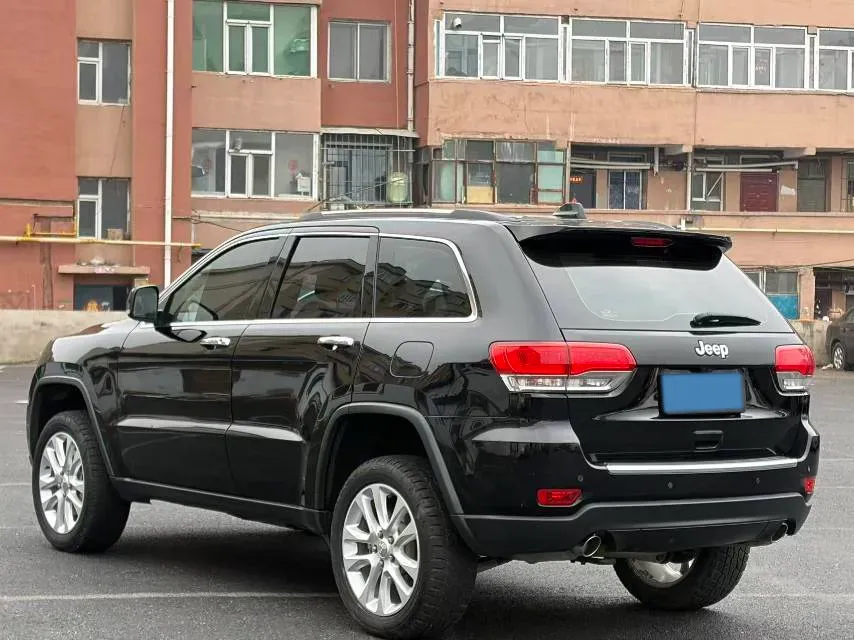 2017 Jeep Grand Cherokee 3.6L 286HP V6 8AT,autocango,china used car exporter,china ev exporter,chinese used car exporter,chinese used ev exporter