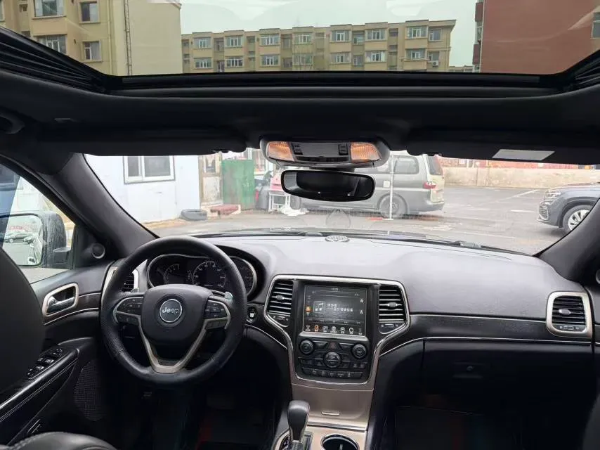 2017 Jeep Grand Cherokee 3.6L 286HP V6 8AT,autocango,china used car exporter,china ev exporter,chinese used car exporter,chinese used ev exporter