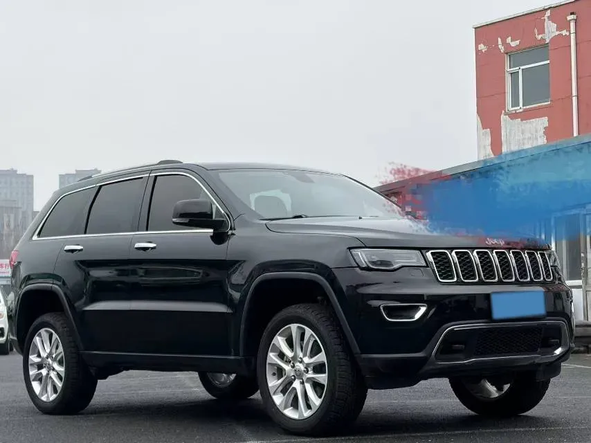 2017 Jeep Grand Cherokee 3.6L 286HP V6 8AT,autocango,china used car exporter,china ev exporter,chinese used car exporter,chinese used ev exporter