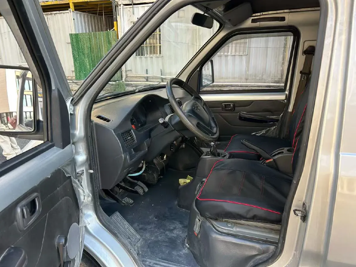 2021 WuLing RongGuang Mini Truck 1.5L 99HP L4 5MT,autocango,china used car exporter,china ev exporter,chinese used car exporter,chinese used ev exporter