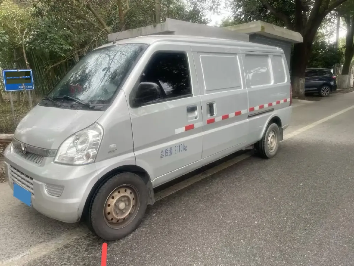 2021 WuLing RongGuang 1.5L 99HP L4 5MT,autocango,china used car exporter,china ev exporter,chinese used car exporter,chinese used ev exporter