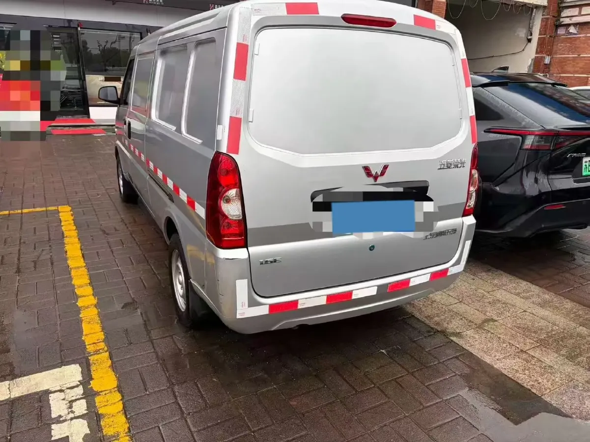 2021 WuLing RongGuang 1.5L 99HP L4 5MT,autocango,china used car exporter,china ev exporter,chinese used car exporter,chinese used ev exporter