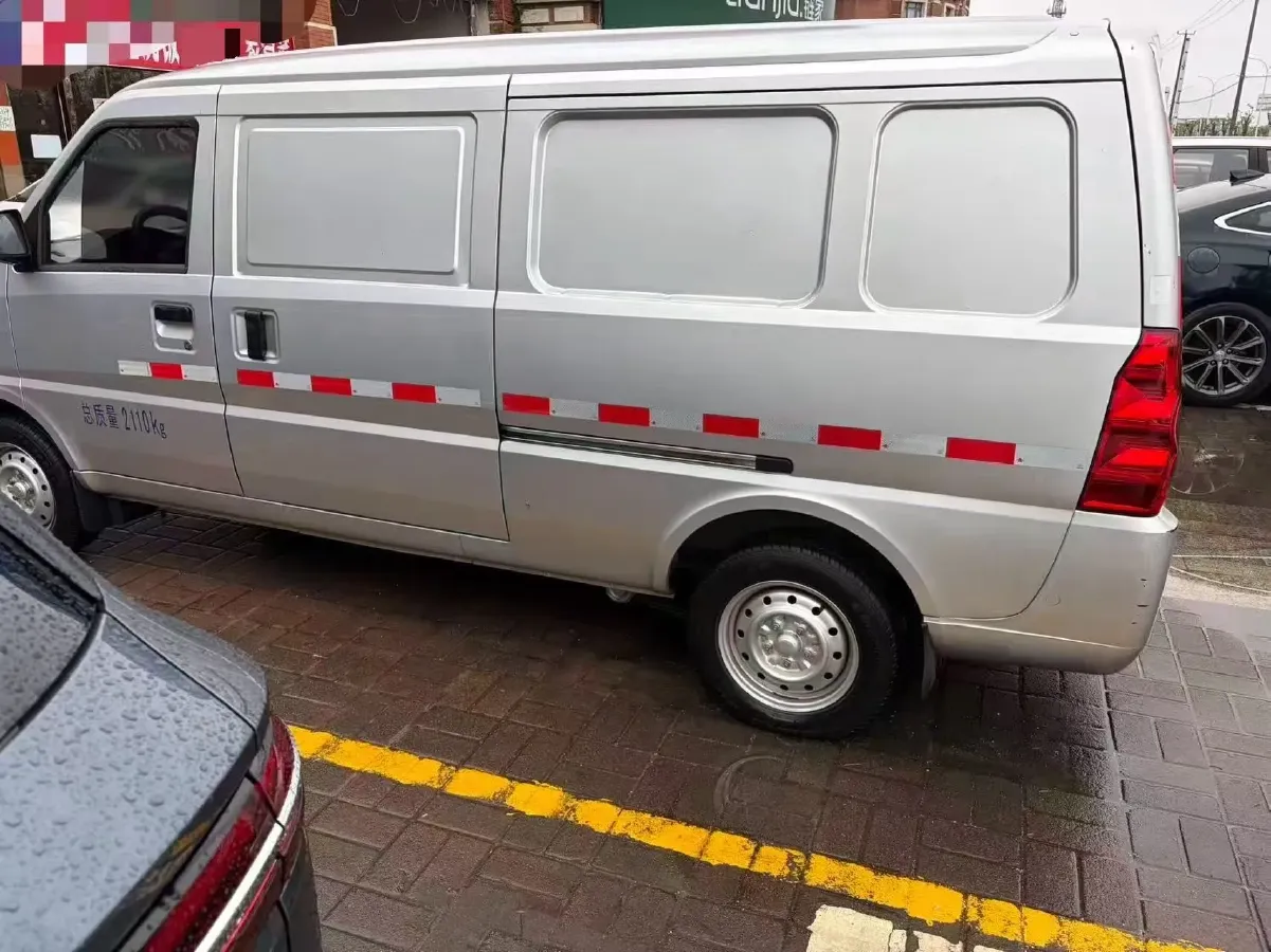 2021 WuLing RongGuang 1.5L 99HP L4 5MT,autocango,china used car exporter,china ev exporter,chinese used car exporter,chinese used ev exporter