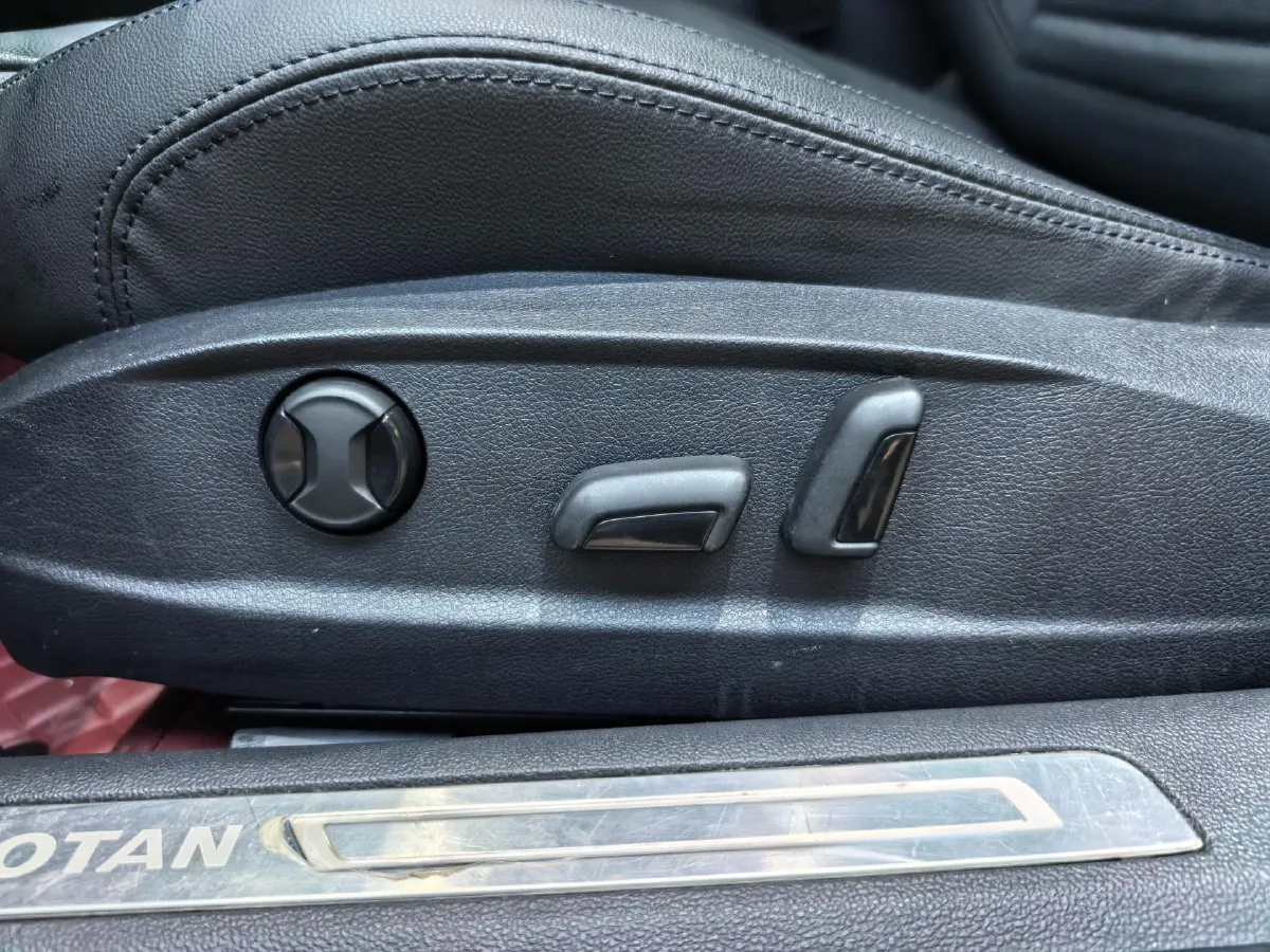 2018 Volkswagen Magotan 1.8T 180HP L4 7DCT,autocango,china used car exporter,china ev exporter,chinese used car exporter,chinese used ev exporter