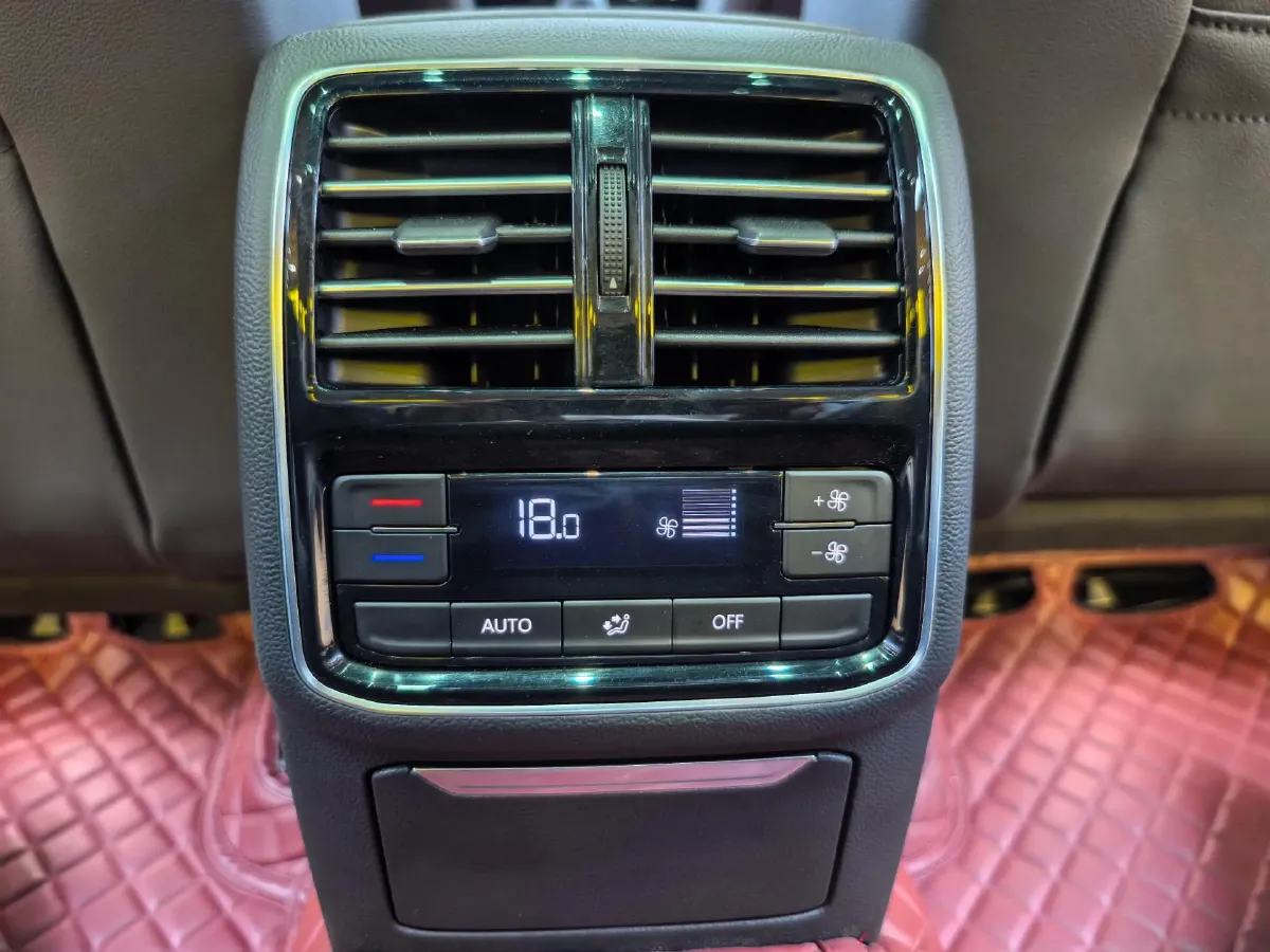 2018 Volkswagen Magotan 1.8T 180HP L4 7DCT,autocango,china used car exporter,china ev exporter,chinese used car exporter,chinese used ev exporter