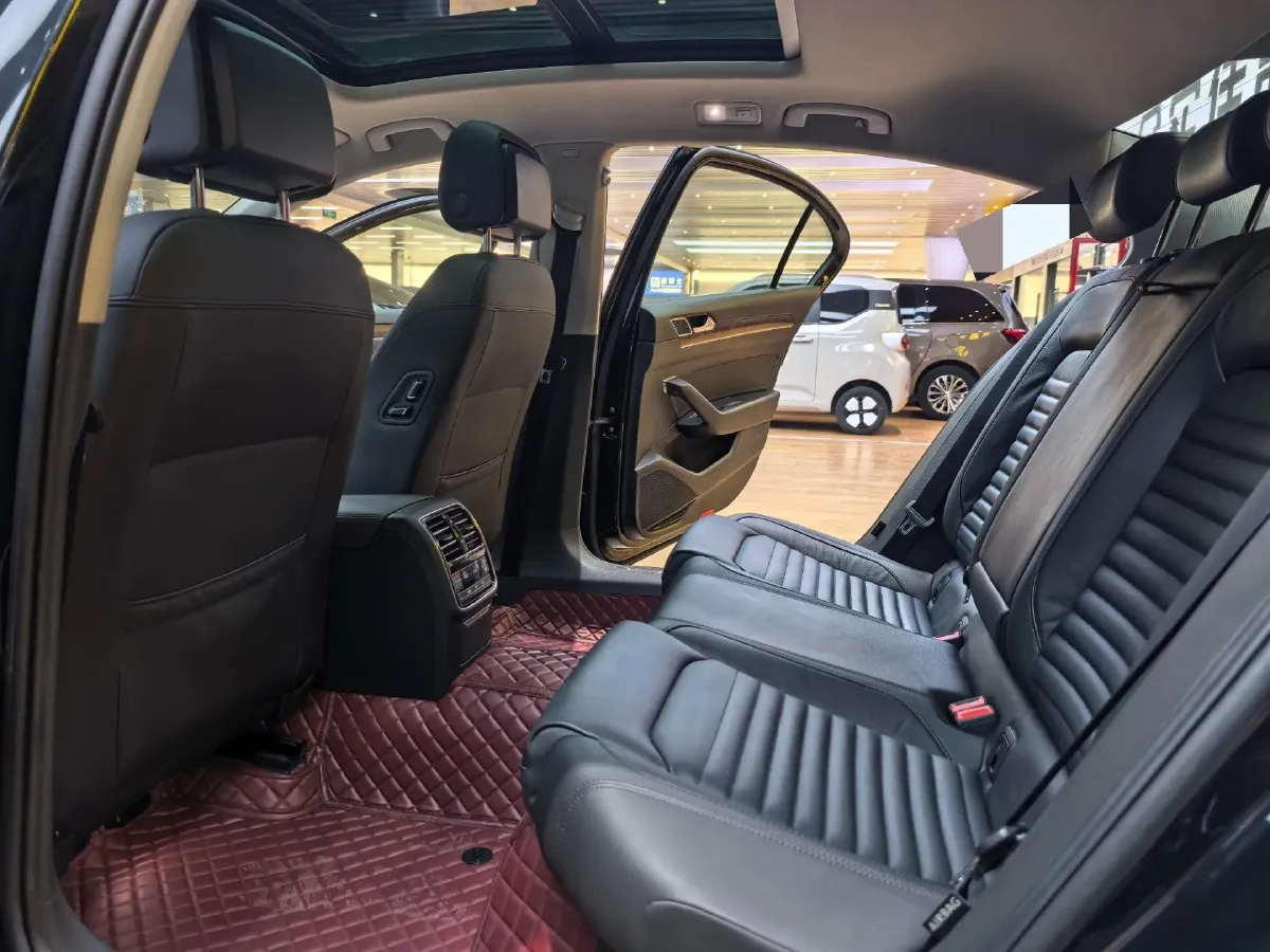 2018 Volkswagen Magotan 1.8T 180HP L4 7DCT,autocango,china used car exporter,china ev exporter,chinese used car exporter,chinese used ev exporter