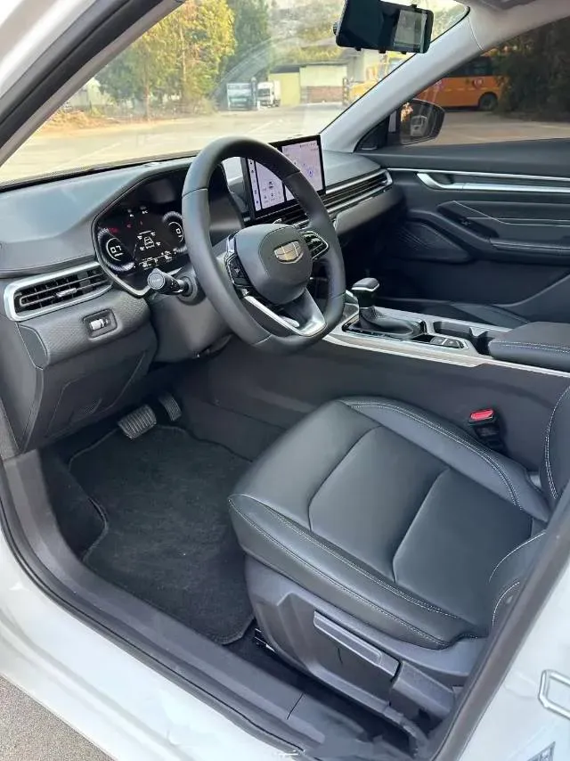 2025 Geely Emgrand 1.5L 127HP L4 CVT,autocango,china used car exporter,china ev exporter,chinese used car exporter,chinese used ev exporter