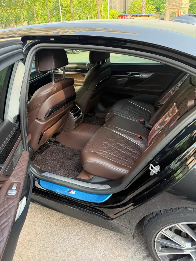 2021 BMW 7 Series 3.0T 340HP L6 8AT,autocango,china used car exporter,china ev exporter,chinese used car exporter,chinese used ev exporter