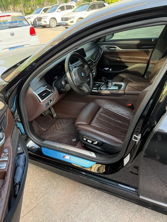 2021 BMW 7 Series 3.0T 340HP L6 8AT,autocango,china used car exporter,china ev exporter,chinese used car exporter,chinese used ev exporter