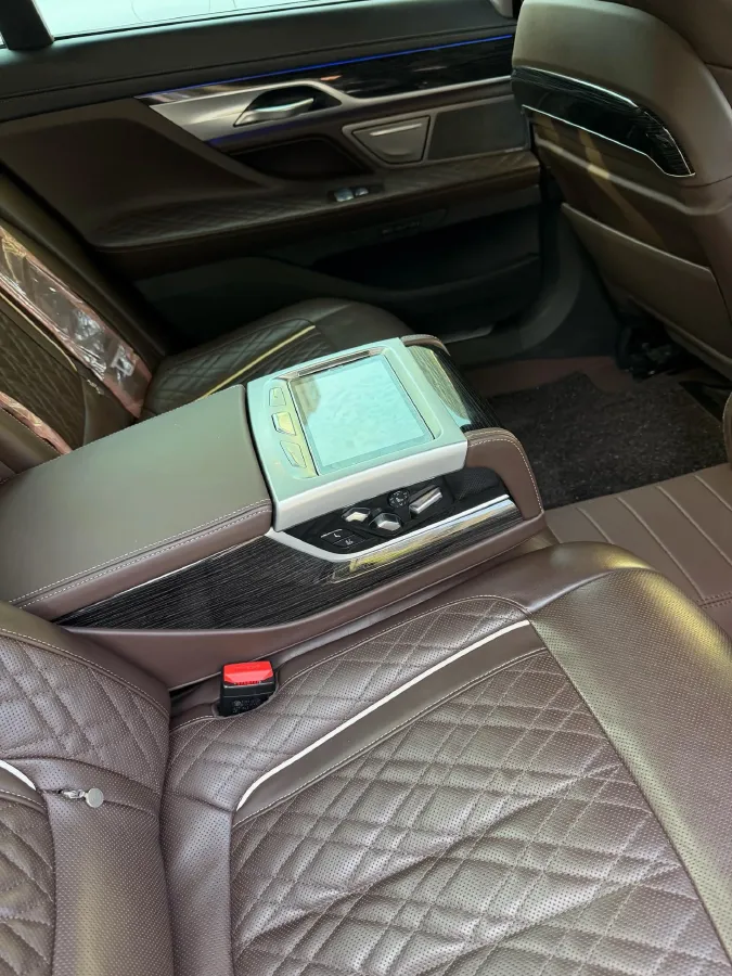 2021 BMW 7 Series 3.0T 340HP L6 8AT,autocango,china used car exporter,china ev exporter,chinese used car exporter,chinese used ev exporter