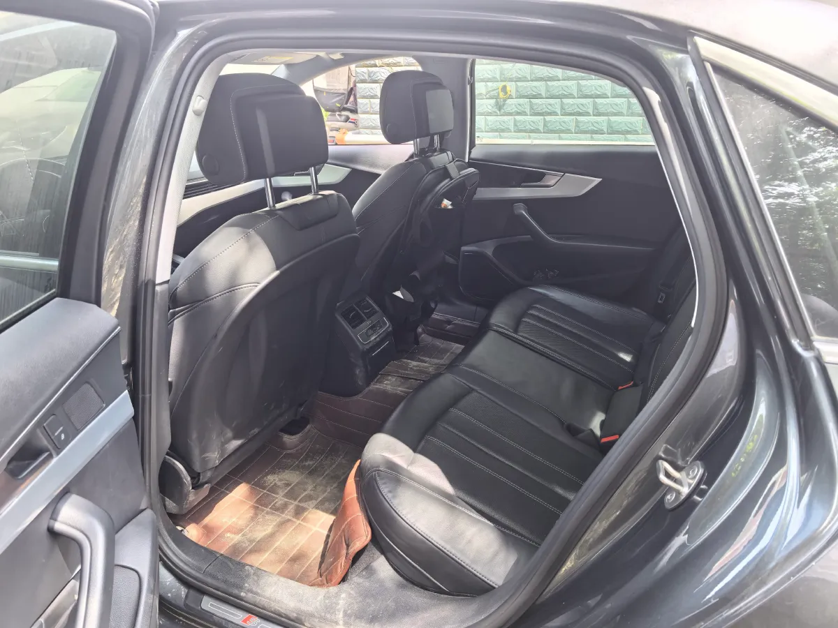 2020 Audi A4L 2.0T 190HP L4 7DCT,autocango,china used car exporter,china ev exporter,chinese used car exporter,chinese used ev exporter