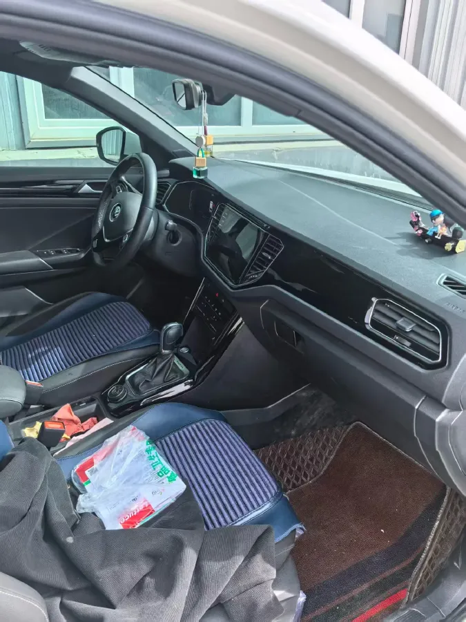 2021 Volkswagen T-Roc 1.4T 150HP L4 7DCT,autocango,china used car exporter,china ev exporter,chinese used car exporter,chinese used ev exporter