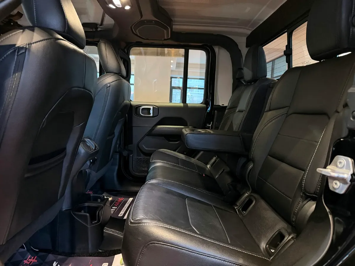 2022 Jeep Gladiator 3.6L 284HP V6 8AT,autocango,china used car exporter,china ev exporter,chinese used car exporter,chinese used ev exporter