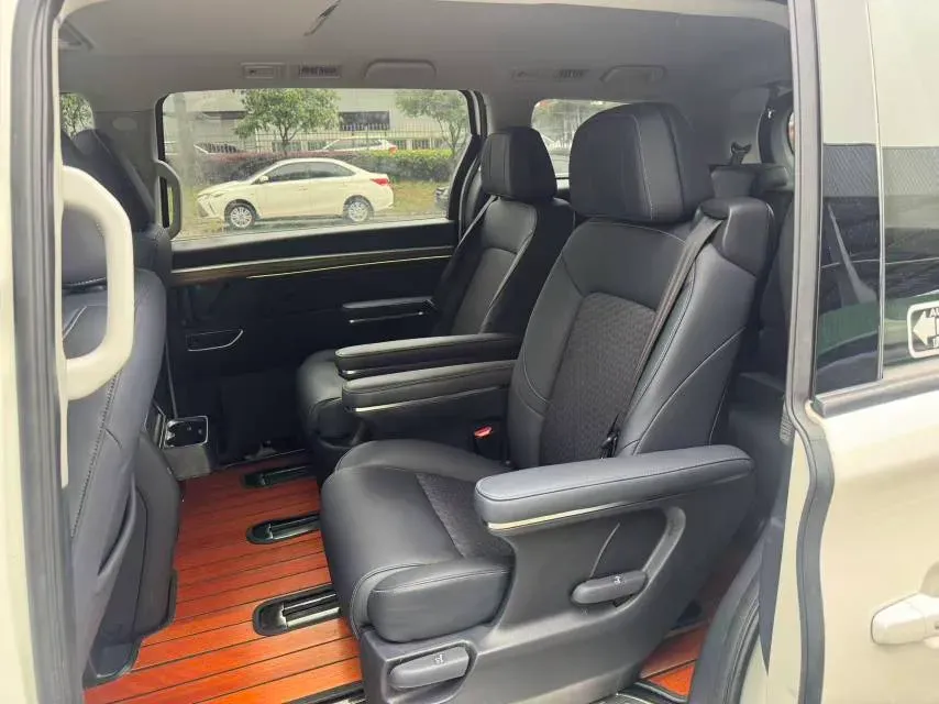 2021 GAC Trumpchi M8 2.0T 252HP L4 8AT,autocango,china used car exporter,china ev exporter,chinese used car exporter,chinese used ev exporter