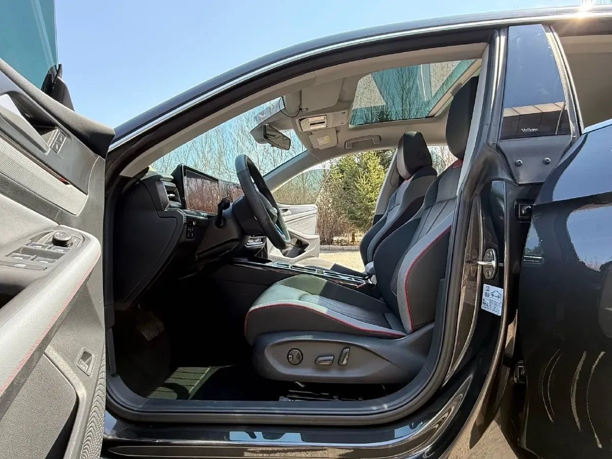 2024 Volkswagen Lamando 1.4T 150HP L4 7DCT,autocango,china used car exporter,china ev exporter,chinese used car exporter,chinese used ev exporter