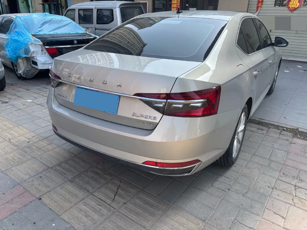 2019 Skoda Superb 1.4T 150HP L4 7DCT,autocango,china used car exporter,china ev exporter,chinese used car exporter,chinese used ev exporter