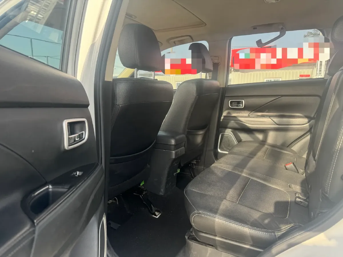 2018 Mitsubishi Outlander 2.4L 192HP L4 CVT,autocango,china used car exporter,china ev exporter,chinese used car exporter,chinese used ev exporter