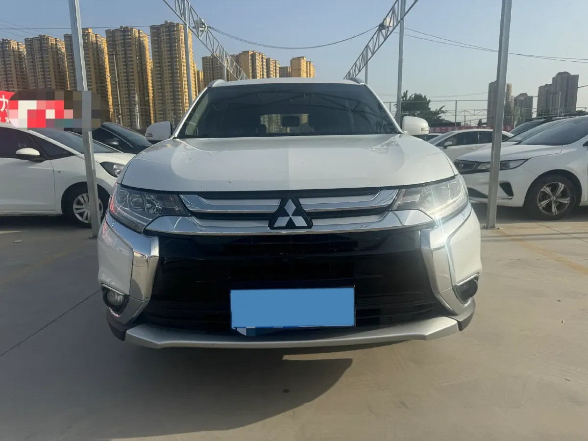 2018 Mitsubishi Outlander 2.4L 192HP L4 CVT,autocango,china used car exporter,china ev exporter,chinese used car exporter,chinese used ev exporter