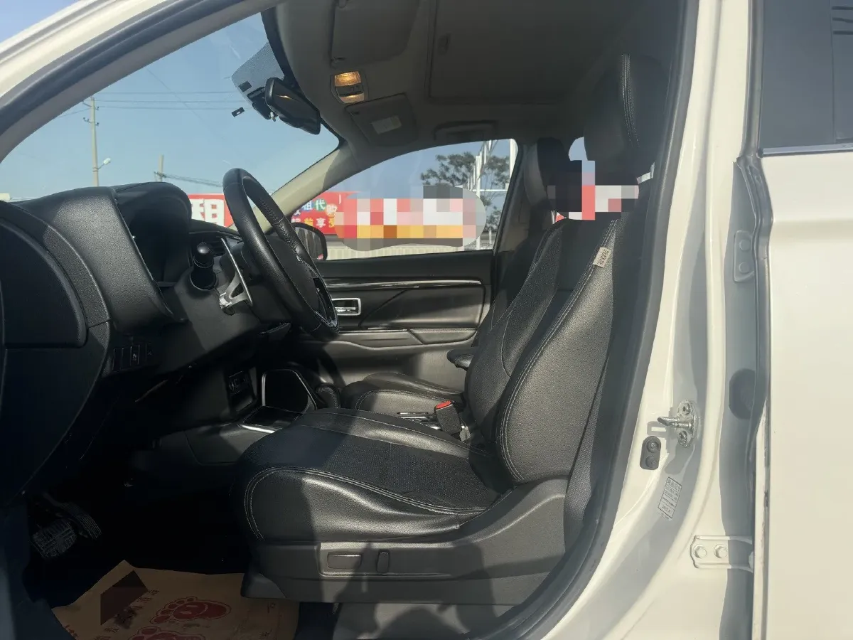 2018 Mitsubishi Outlander 2.4L 192HP L4 CVT,autocango,china used car exporter,china ev exporter,chinese used car exporter,chinese used ev exporter