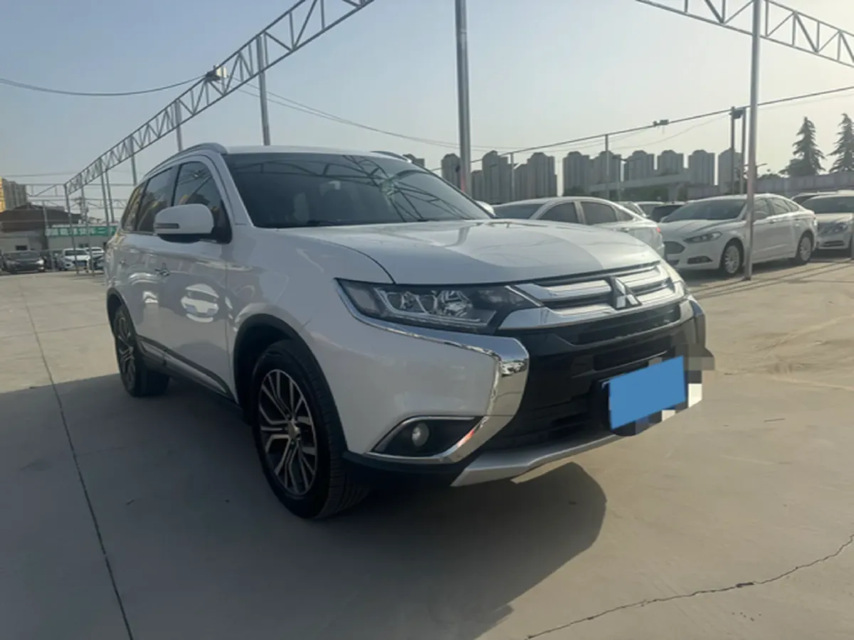 2018 Mitsubishi Outlander 2.4L 192HP L4 CVT,autocango,china used car exporter,china ev exporter,chinese used car exporter,chinese used ev exporter