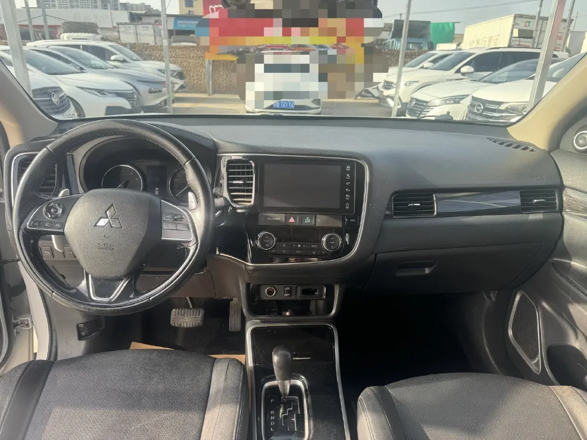 2018 Mitsubishi Outlander 2.4L 192HP L4 CVT,autocango,china used car exporter,china ev exporter,chinese used car exporter,chinese used ev exporter
