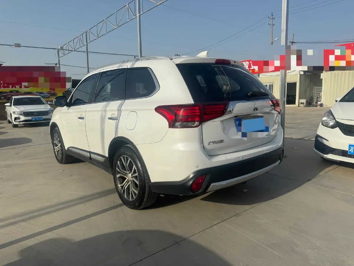 2018 Mitsubishi Outlander 2.4L 192HP L4 CVT,autocango,china used car exporter,china ev exporter,chinese used car exporter,chinese used ev exporter