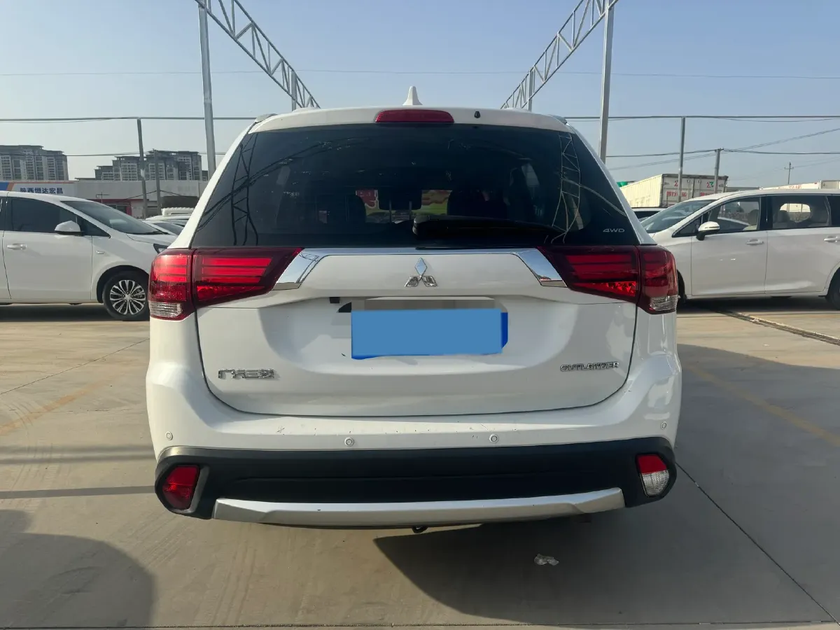 2018 Mitsubishi Outlander 2.4L 192HP L4 CVT,autocango,china used car exporter,china ev exporter,chinese used car exporter,chinese used ev exporter