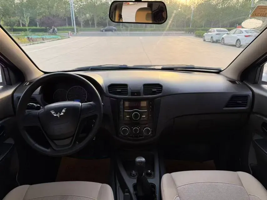 2016 WuLing HongGuang 1.5L 112HP L4 5MT,autocango,china used car exporter,china ev exporter,chinese used car exporter,chinese used ev exporter